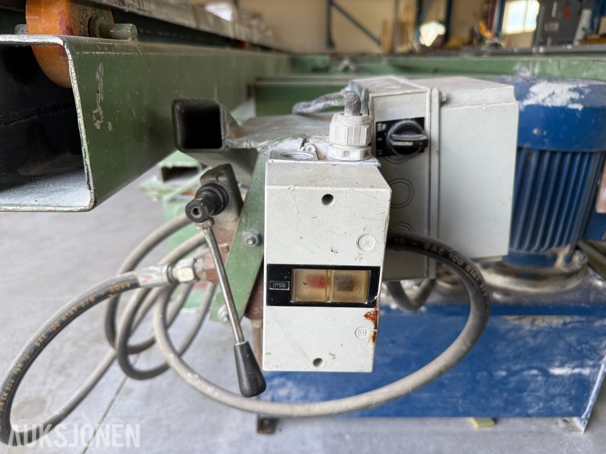 Hydraulisk butterfly-/vendeanlegg for veggelementer